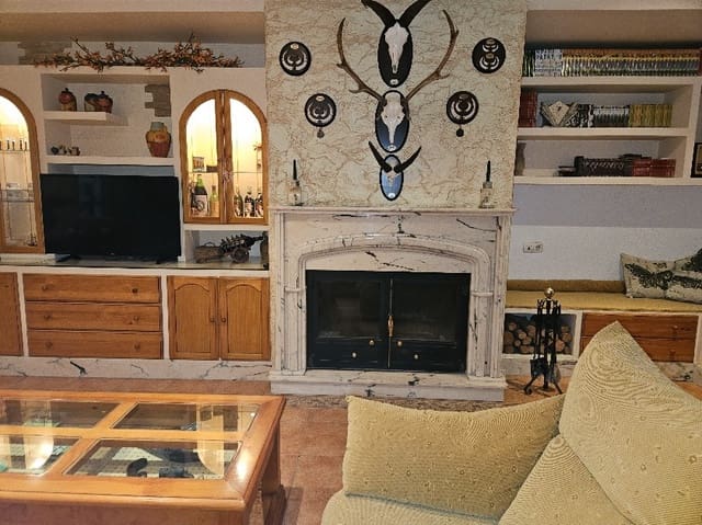 4 makuuhuone Omakotitalo myytävänä paikassa Monóvar / Monóver mukana 
autotalli - 210 000 € (Ref: 8762598)