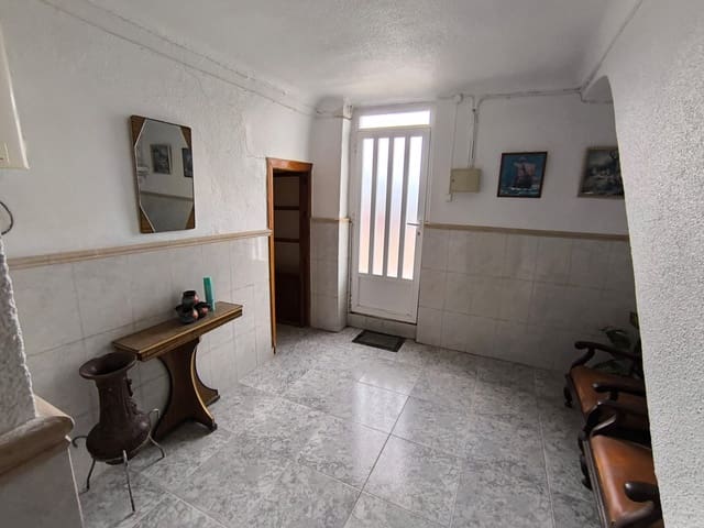 6 bedroom Townhouse for sale in Yecla with garage - € 120,000 (Ref: 8851280)