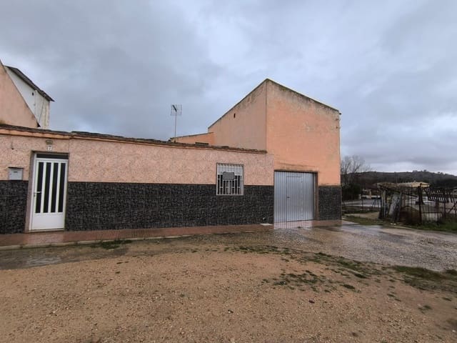 6 bedroom Townhouse for sale in Yecla with garage - € 120,000 (Ref: 8851280)