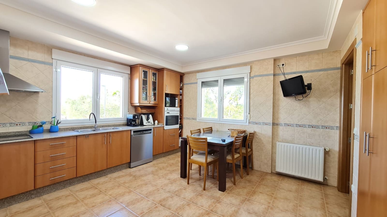 5 sypialnia Willa na sprzedaż w Yecla z basenem - 359 995 € (Ref: 8890804)