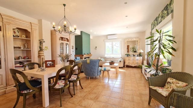 5 sypialnia Willa na sprzedaż w Yecla z basenem - 359 995 € (Ref: 8890804)