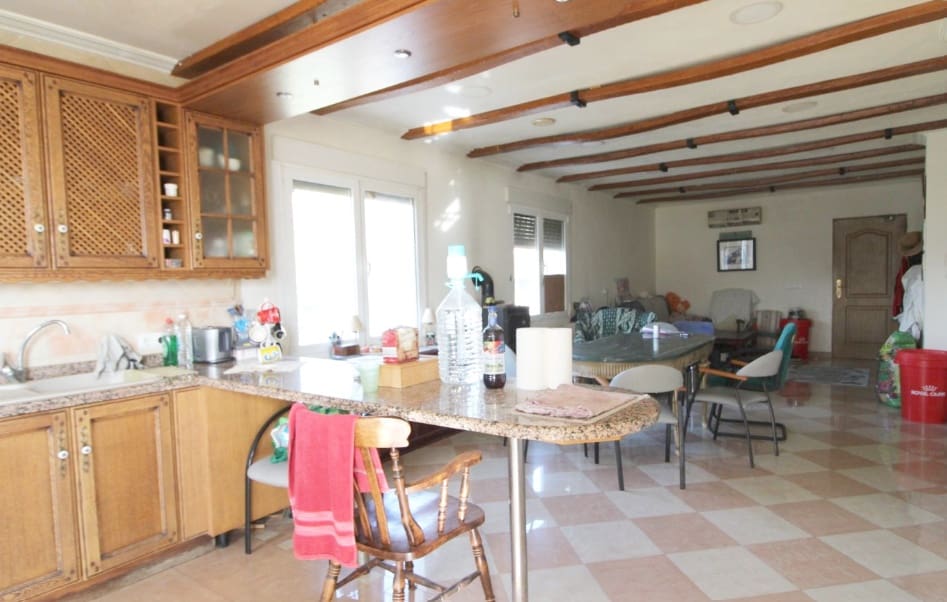 5 bedroom Villa for sale in Aspe with pool - € 239,995 (Ref: 8904776)