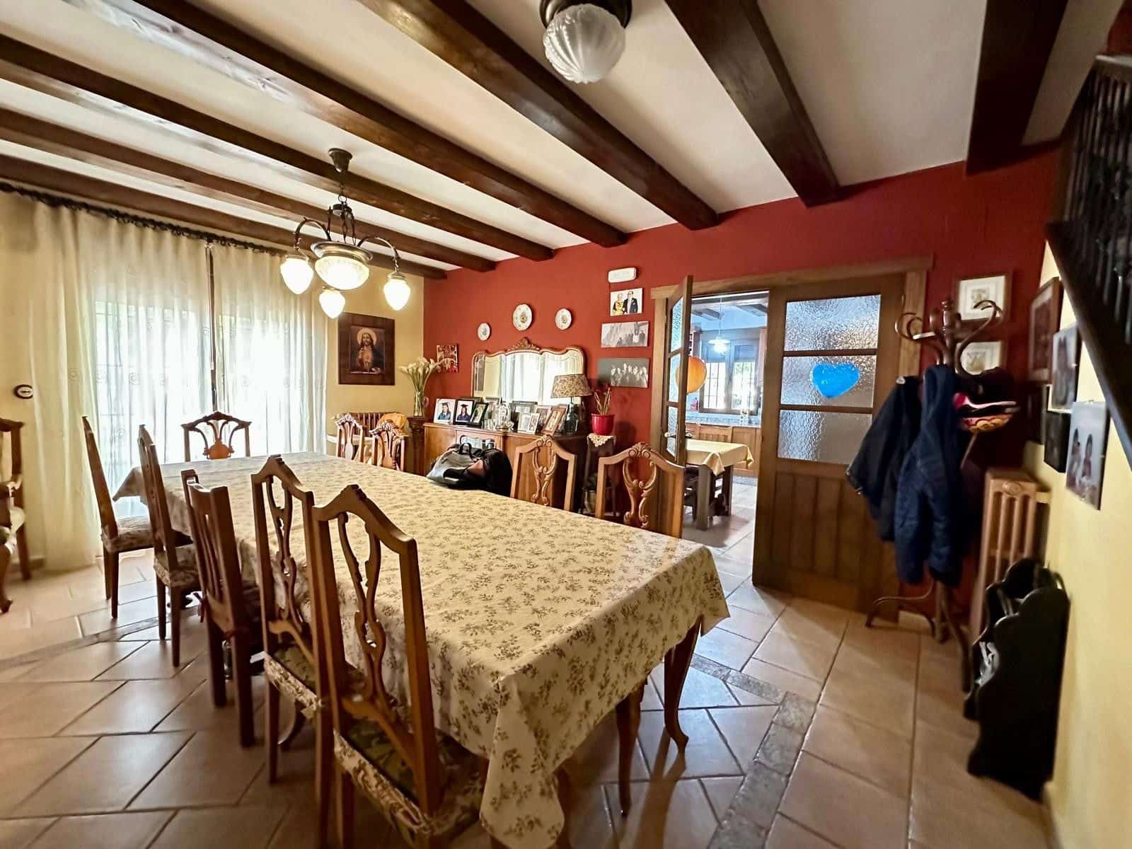 8 bedroom Villa for sale in Yecla with pool garage - € 549,000 (Ref: 8926946)