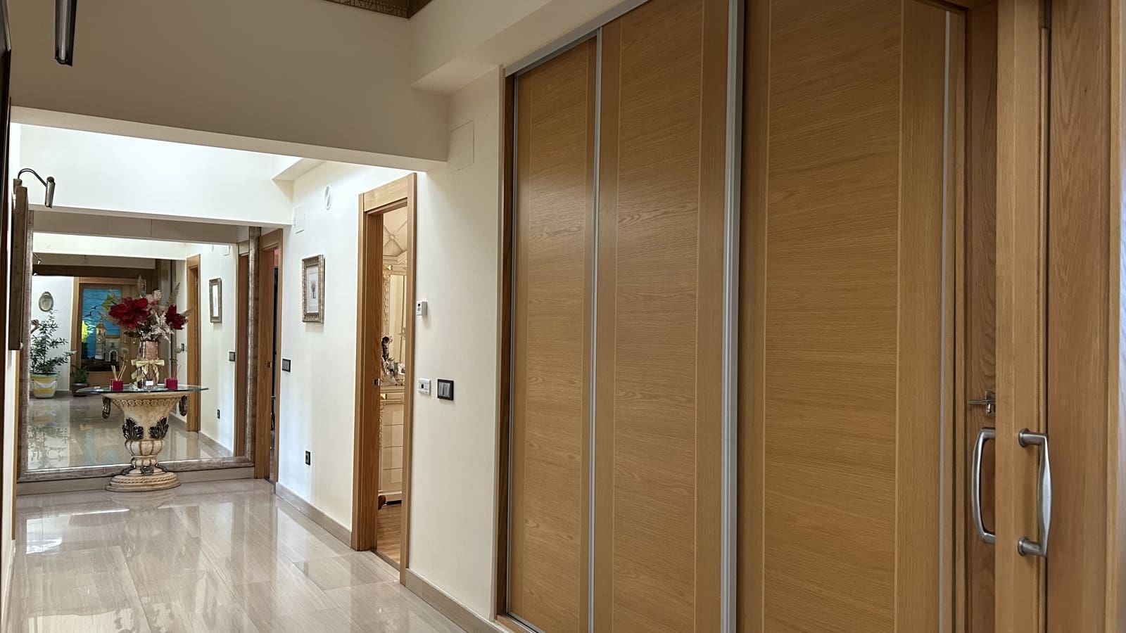 4 bedroom Villa for sale in Yecla - € 750,000 (Ref: 8935892)