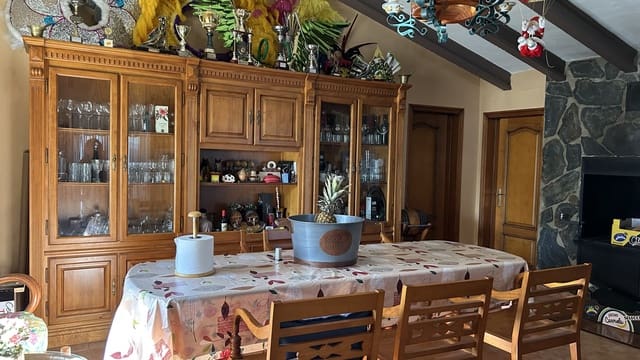 4 slaapkamer Villa te koop in Yecla - € 750.000 (Ref: 8935892)