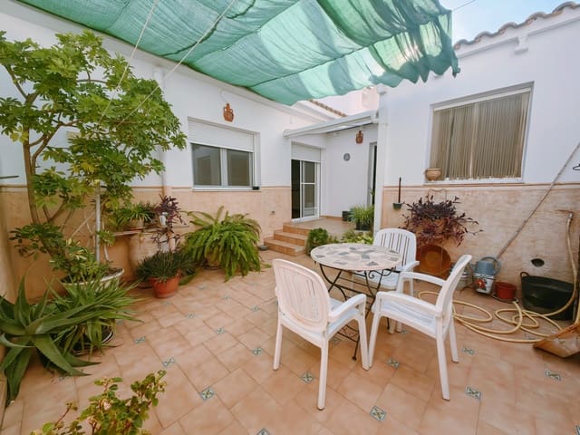 4 bedroom Townhouse for sale in Pinoso - € 159,900 (Ref: 8935902)