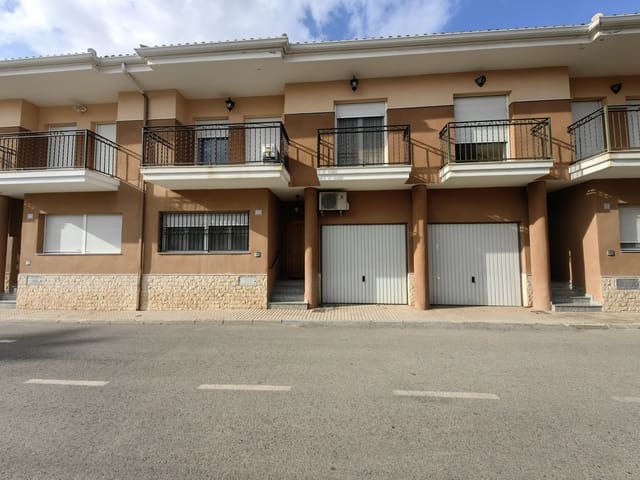 4 bedroom Townhouse for sale in Pinoso - € 159,900 (Ref: 8935902)