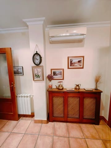 4 bedroom Townhouse for sale in Pinoso - € 159,900 (Ref: 8935902)