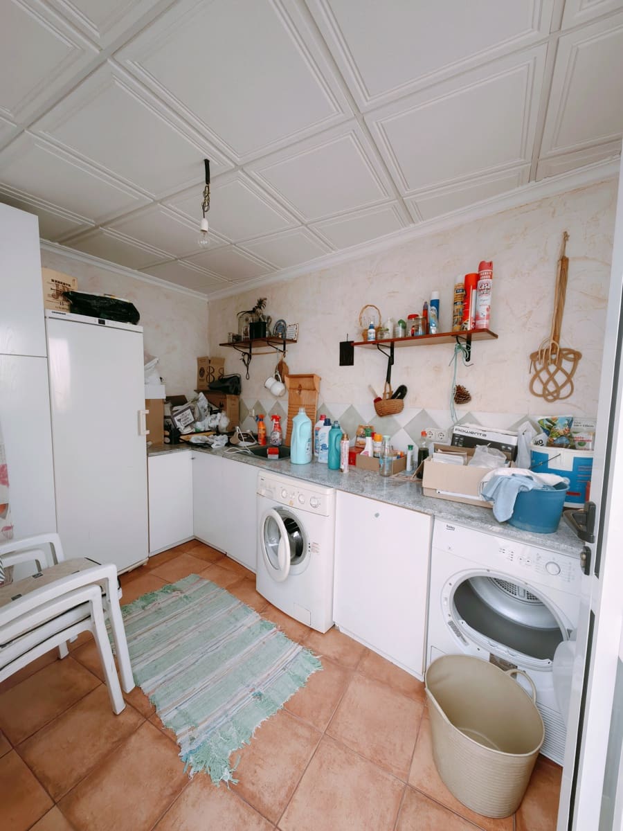 4 bedroom Townhouse for sale in Pinoso - € 159,900 (Ref: 8935902)