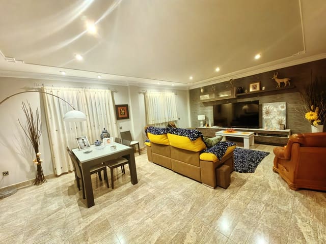 5 bedroom Villa for sale in Yecla - € 650,000 (Ref: 8935909)