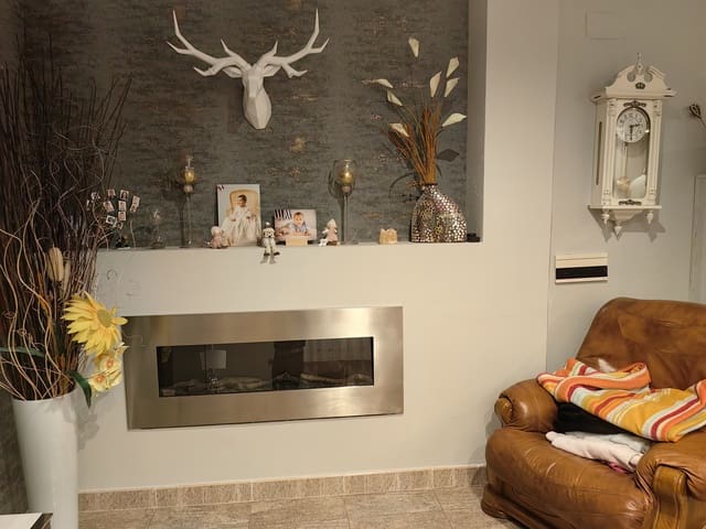 5 bedroom Villa for sale in Yecla - € 650,000 (Ref: 8935909)