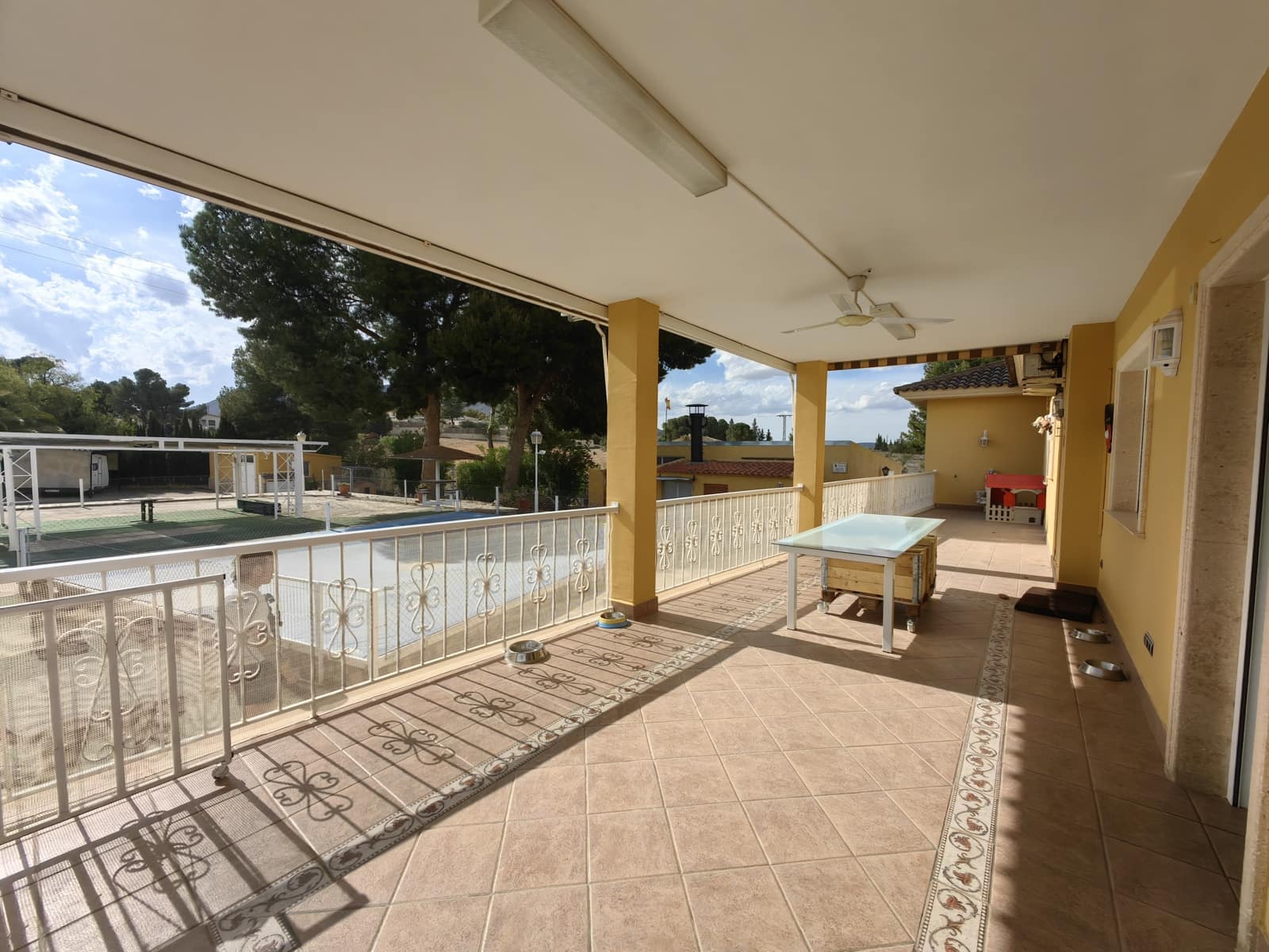 Chalet de 5 habitaciones en Yecla en venta - 650.000 € (Ref: 8935909)