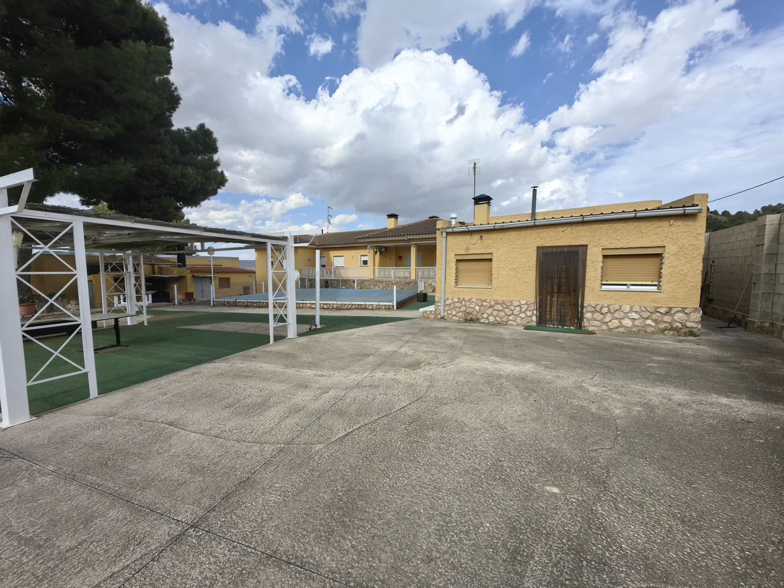 Chalet de 5 habitaciones en Yecla en venta - 650.000 € (Ref: 8935909)