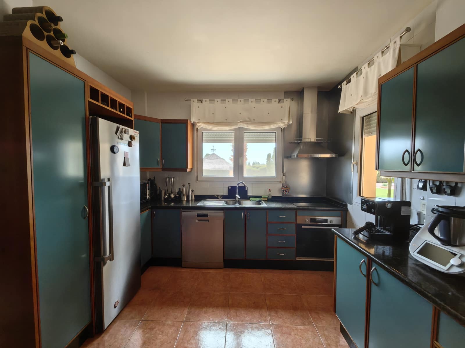 6 bedroom Villa for sale in Yecla - € 415,000 (Ref: 8935910)