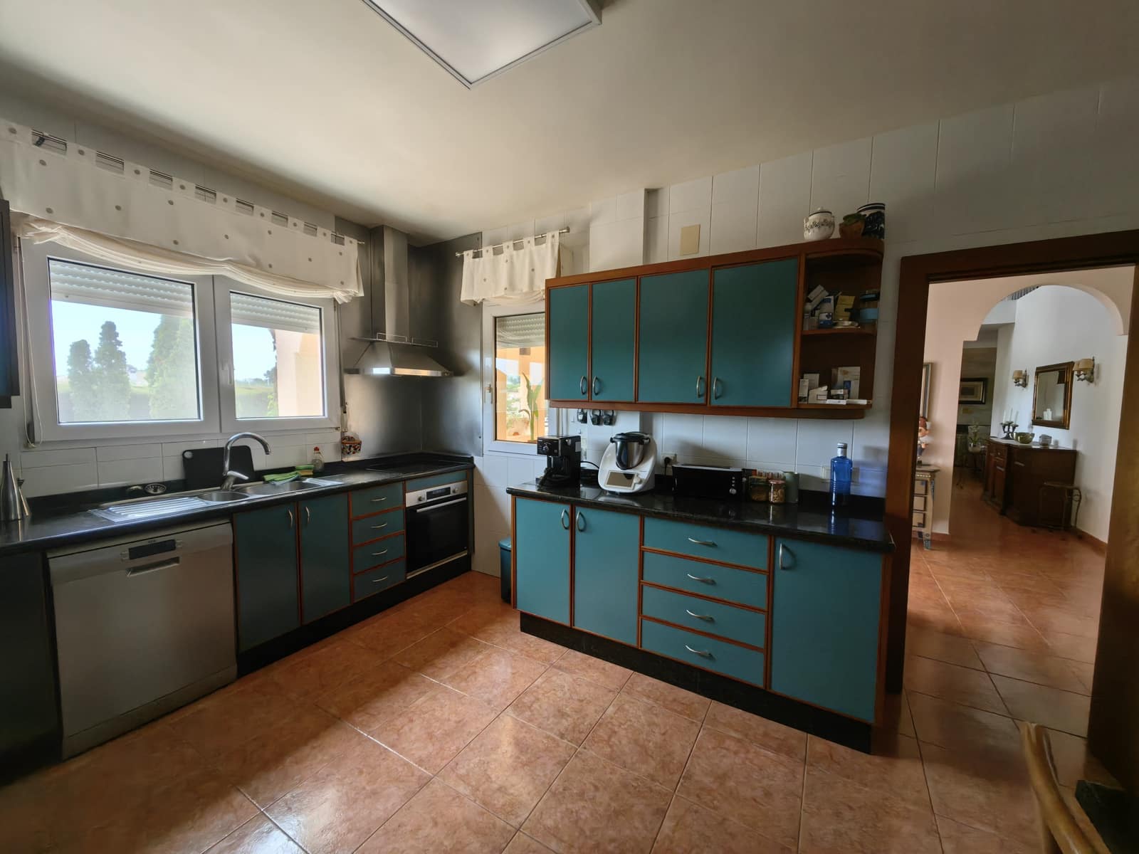 6 bedroom Villa for sale in Yecla - € 415,000 (Ref: 8935910)