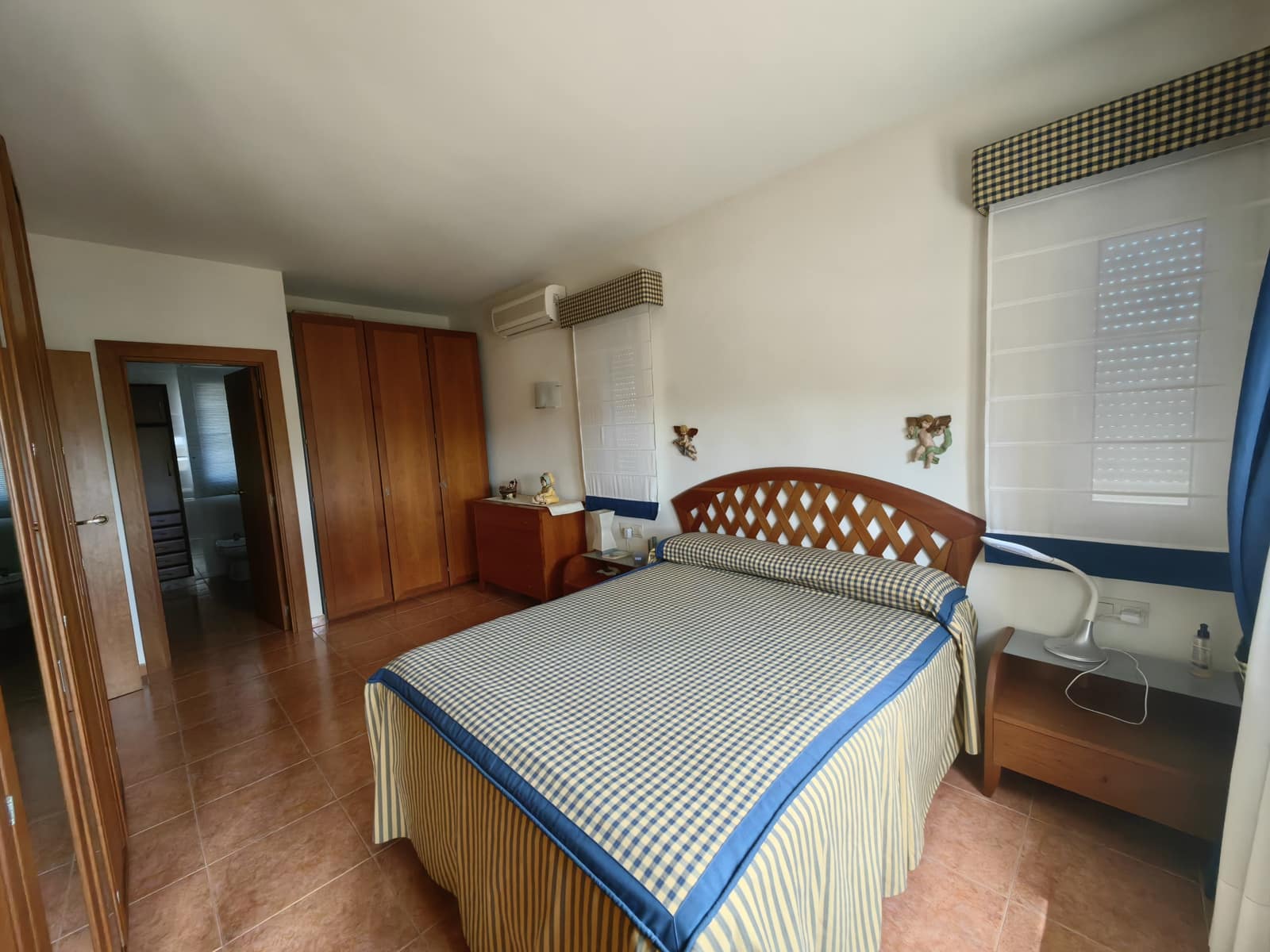 6 bedroom Villa for sale in Yecla - € 415,000 (Ref: 8935910)