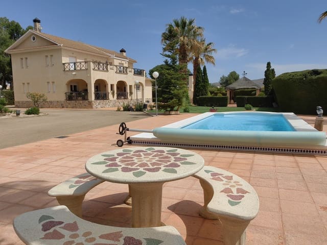 6 slaapkamer Villa te koop in Yecla - € 415.000 (Ref: 8935910)