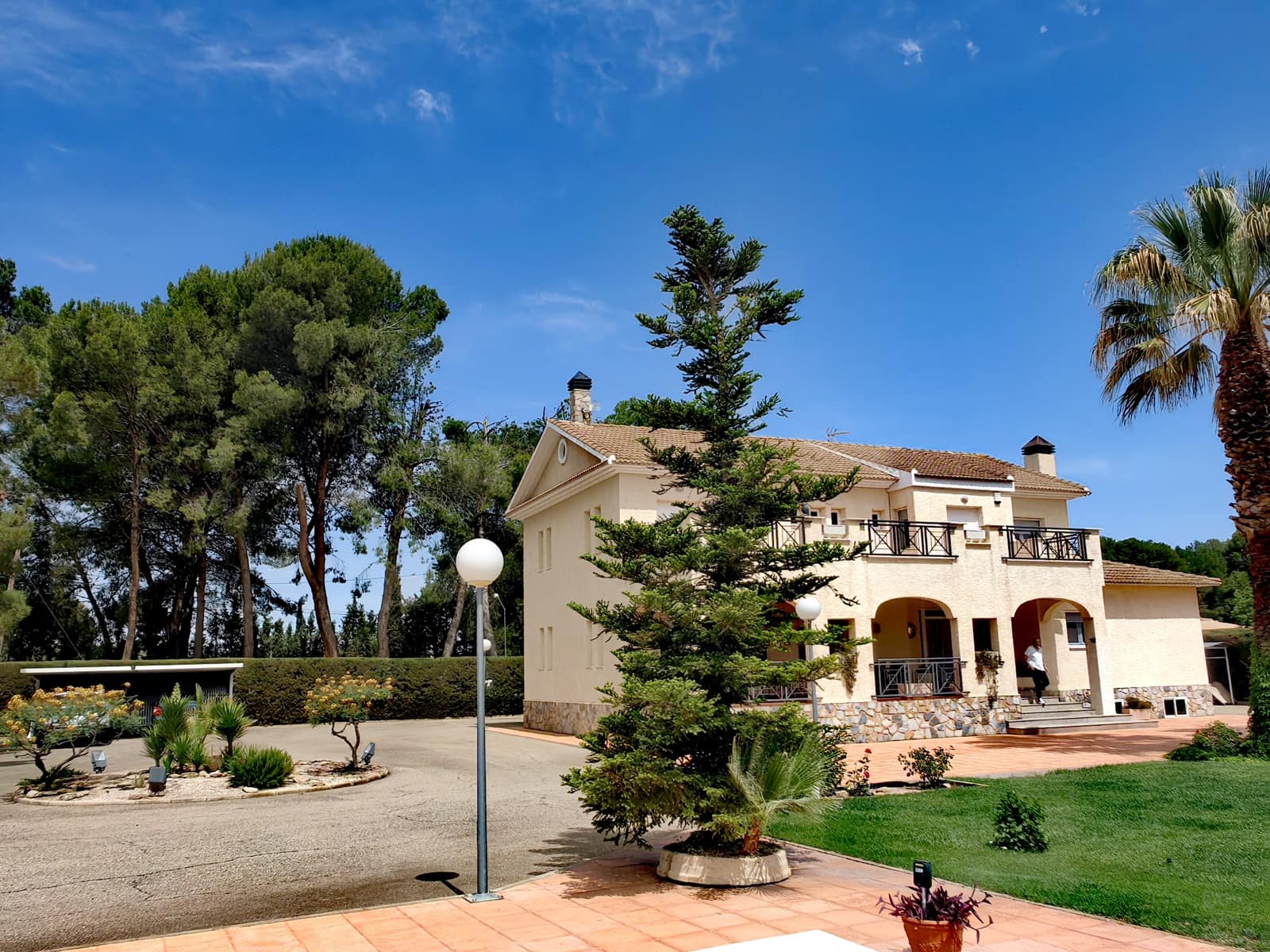 6 bedroom Villa for sale in Yecla - € 415,000 (Ref: 8935910)