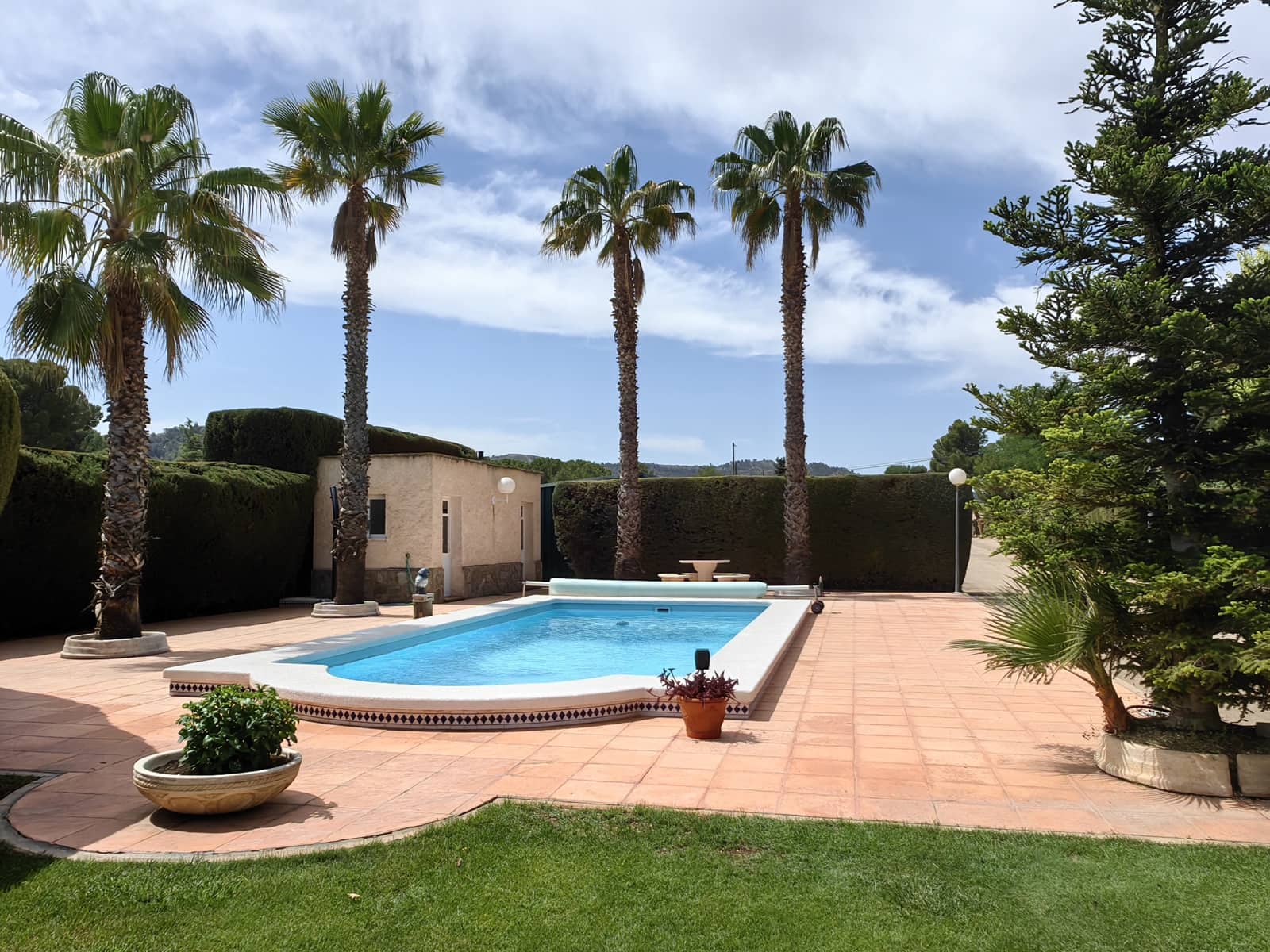 6 bedroom Villa for sale in Yecla - € 415,000 (Ref: 8935910)