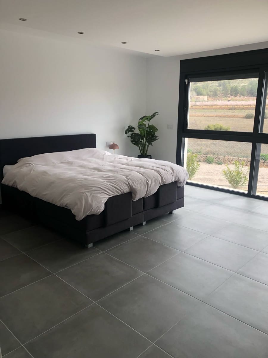 4 bedroom Villa for sale in Pinoso - € 415,000 (Ref: 8935913)