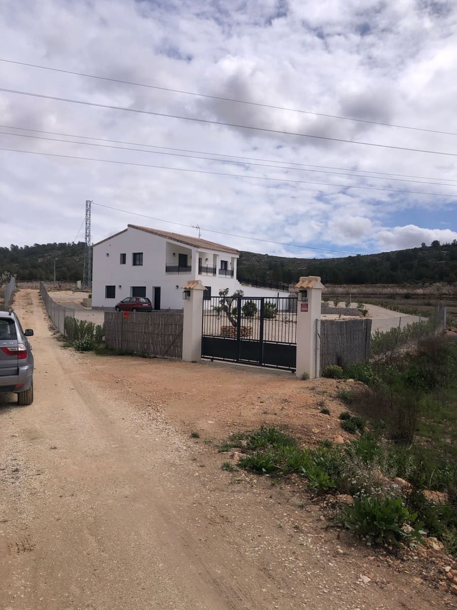 4 bedroom Villa for sale in Pinoso - € 415,000 (Ref: 8935913)