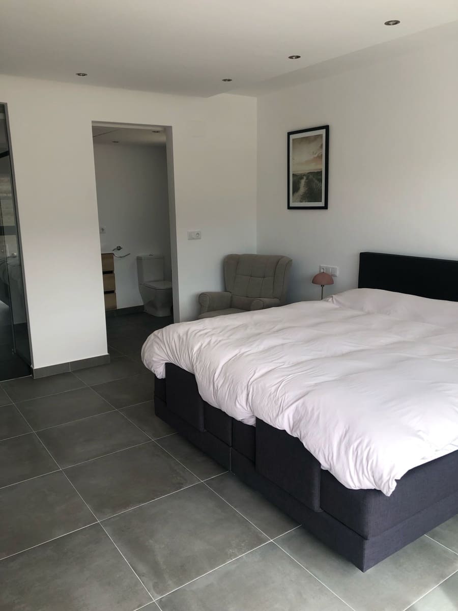 4 bedroom Villa for sale in Pinoso - € 415,000 (Ref: 8935913)