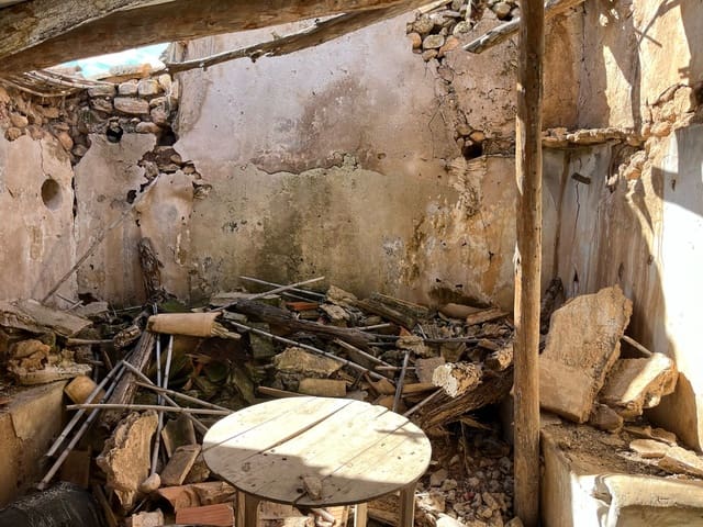 Finca/Herregård til salgs i Yecla - € 70 000 (Ref: 8935914)