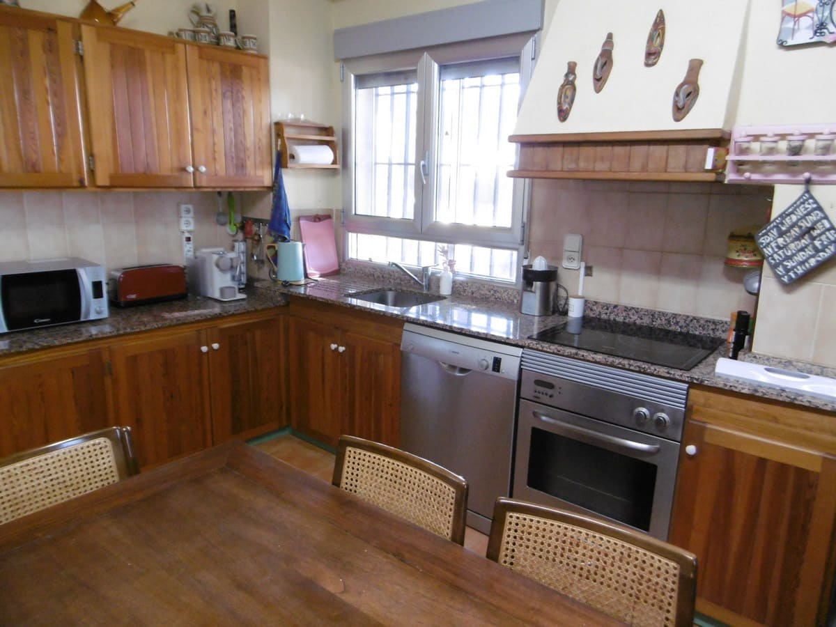 5 bedroom Finca/Country House for sale in Yecla - € 350,000 (Ref: 8935923)