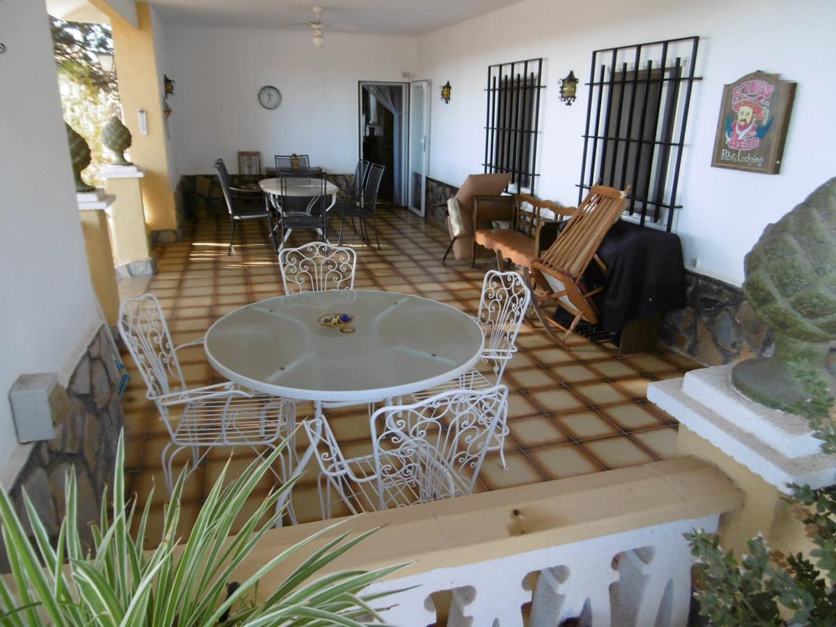 5 bedroom Finca/Country House for sale in Yecla - € 350,000 (Ref: 8935923)