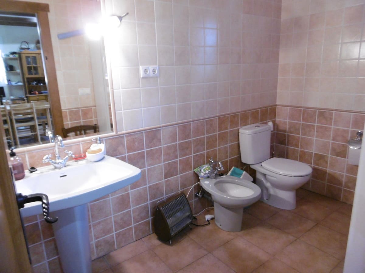 5 bedroom Finca/Country House for sale in Yecla - € 350,000 (Ref: 8935923)