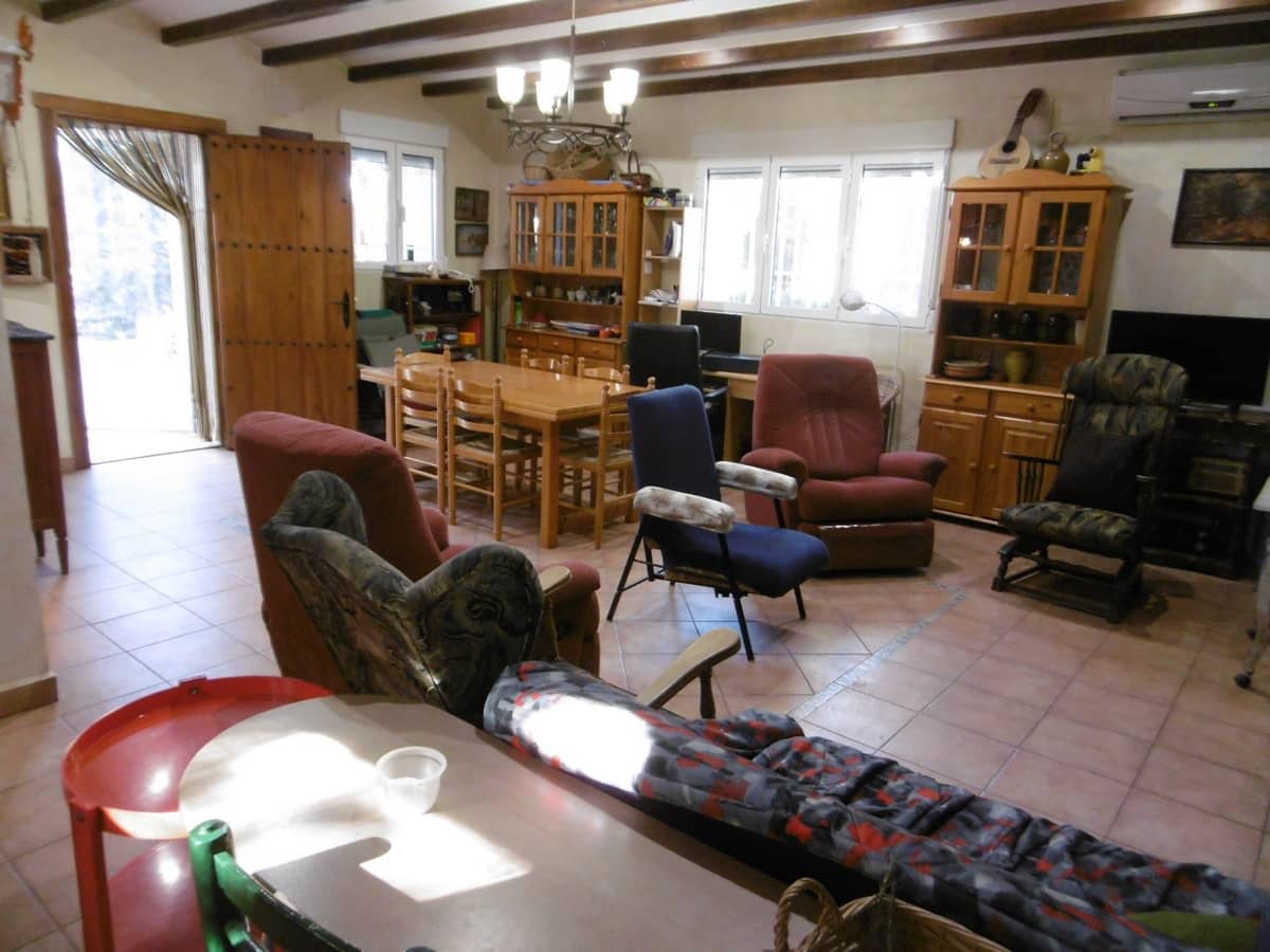 5 bedroom Finca/Country House for sale in Yecla - € 350,000 (Ref: 8935923)