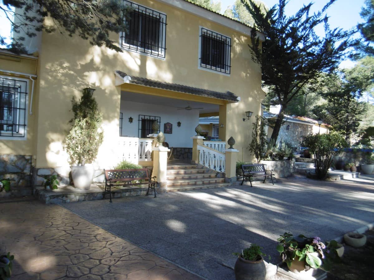 5 bedroom Finca/Country House for sale in Yecla - € 350,000 (Ref: 8935923)