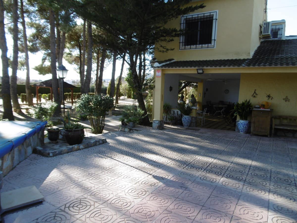 5 bedroom Finca/Country House for sale in Yecla - € 350,000 (Ref: 8935923)