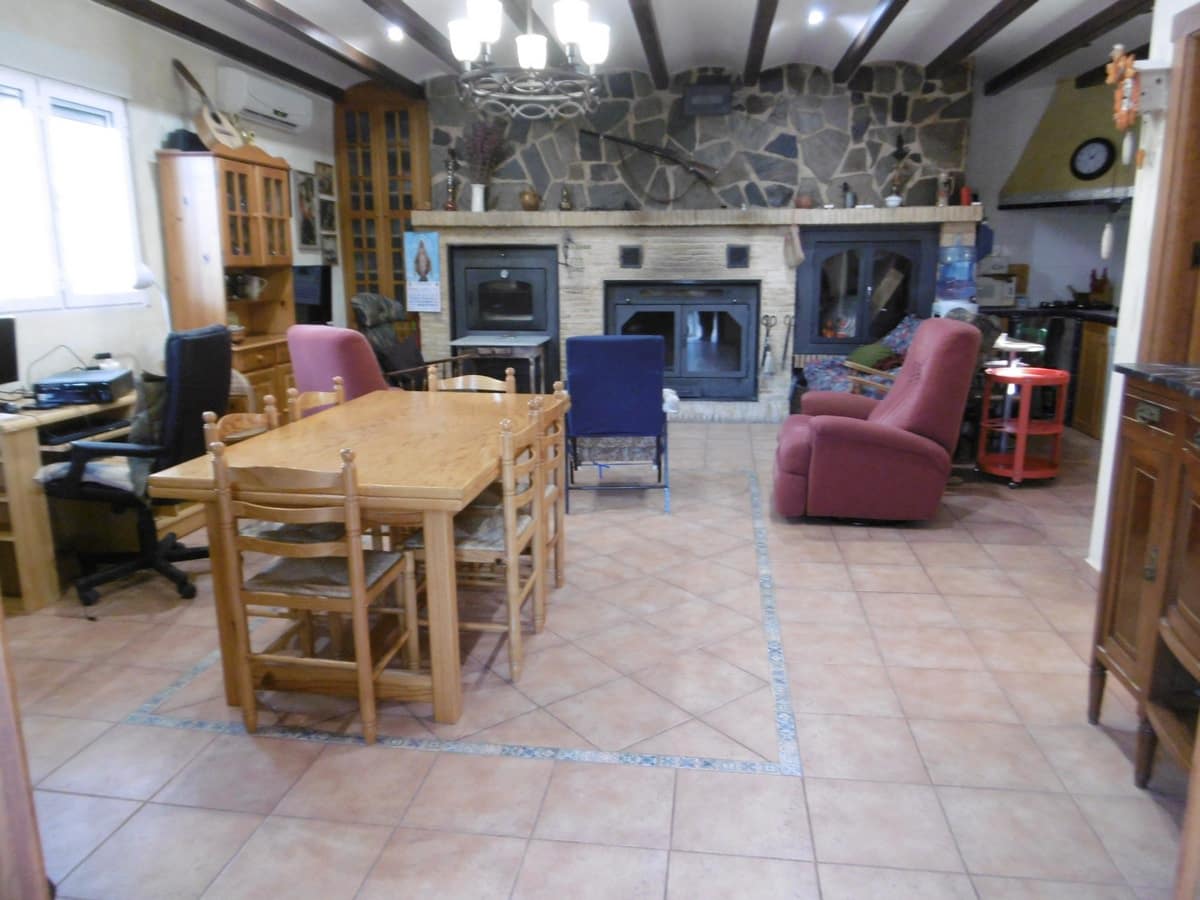 5 bedroom Finca/Country House for sale in Yecla - € 350,000 (Ref: 8935923)