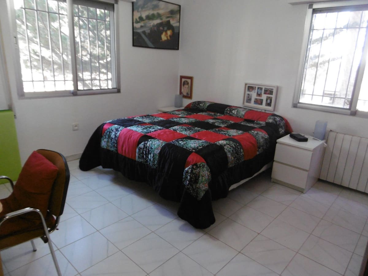 5 bedroom Finca/Country House for sale in Yecla - € 350,000 (Ref: 8935923)