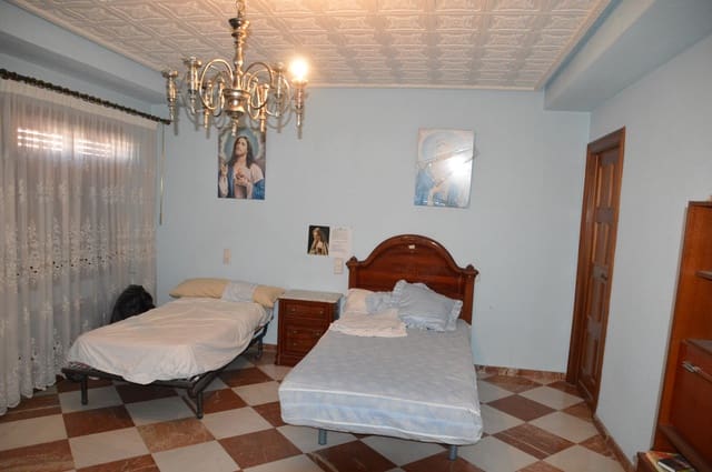 4 bedroom Townhouse for sale in Pinoso - € 290,000 (Ref: 8935928)