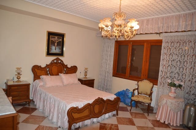 4 bedroom Townhouse for sale in Pinoso - € 290,000 (Ref: 8935928)