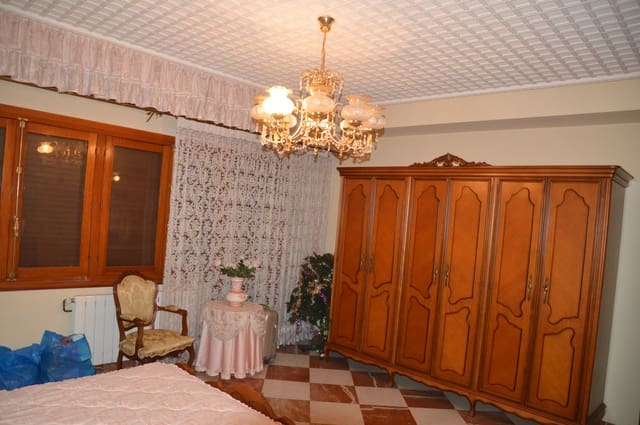 4 bedroom Townhouse for sale in Pinoso - € 290,000 (Ref: 8935928)