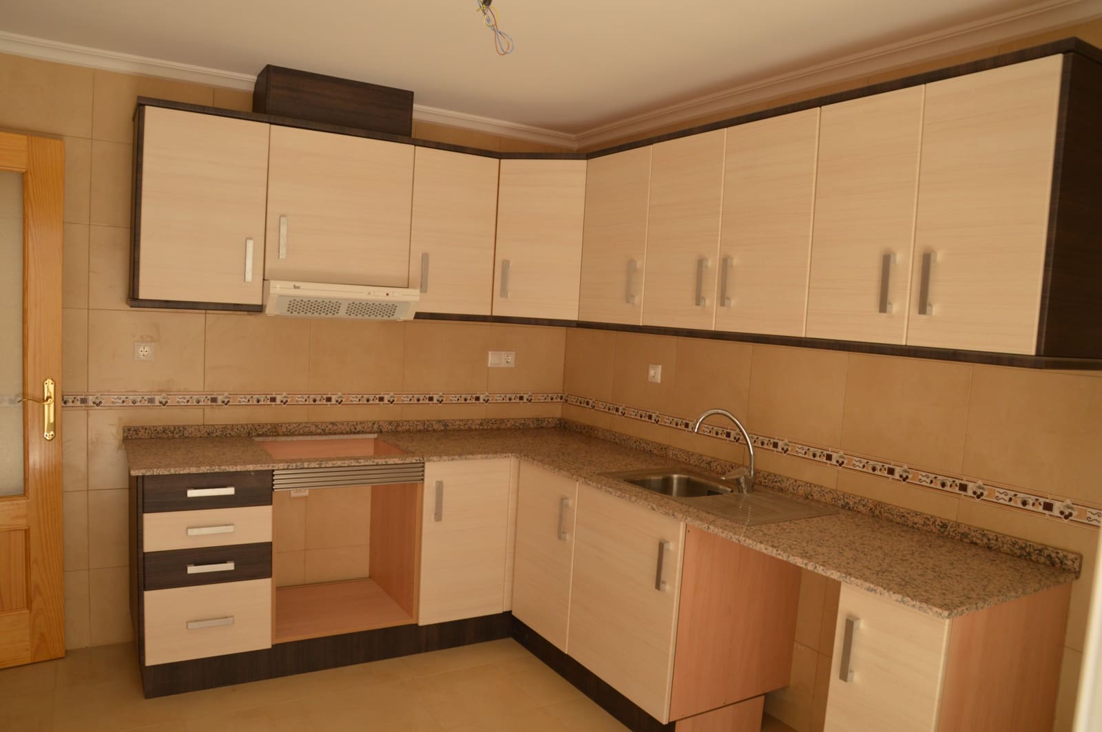 3 bedroom Townhouse for sale in Pinoso - € 155,000 (Ref: 8935938)