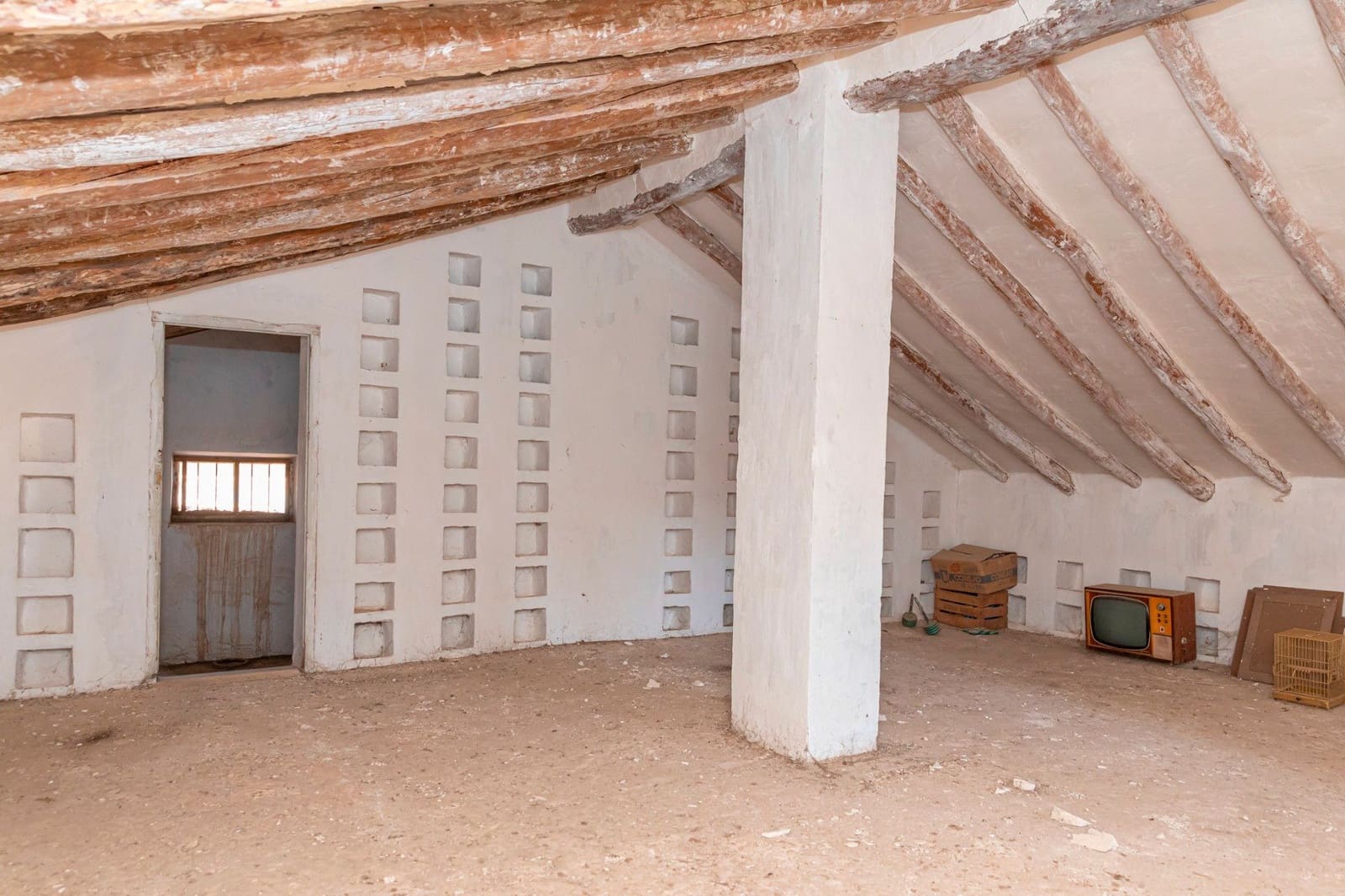7 bedroom Villa for sale in Yecla with pool garage - € 450,000 (Ref: 8947013)