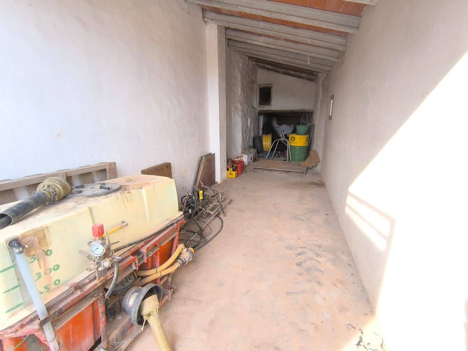 7 bedroom Finca/Country House for sale in Yecla with garage - € 139,990 (Ref: 8947021)