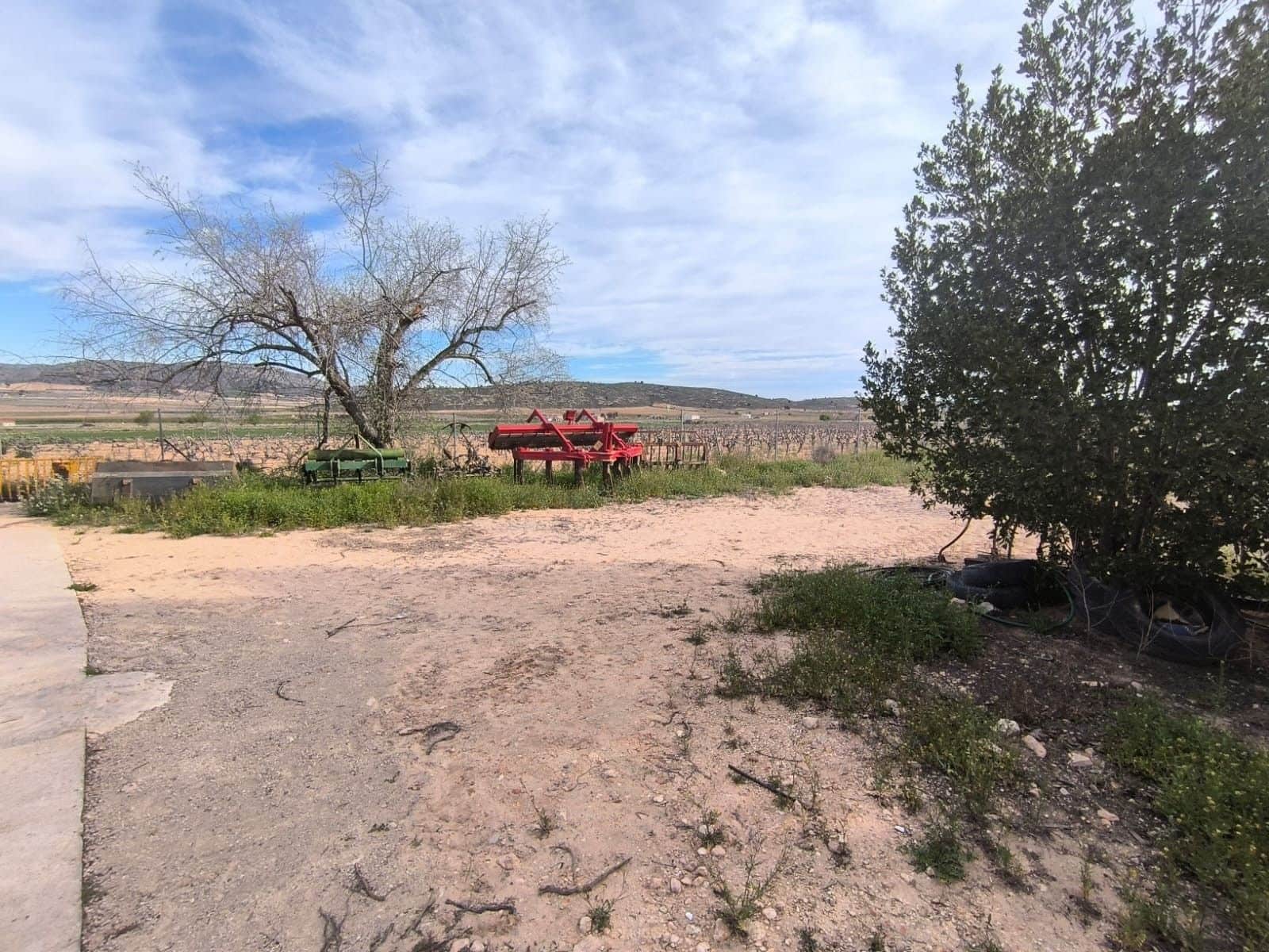 7 bedroom Finca/Country House for sale in Yecla with garage - € 139,990 (Ref: 8947021)