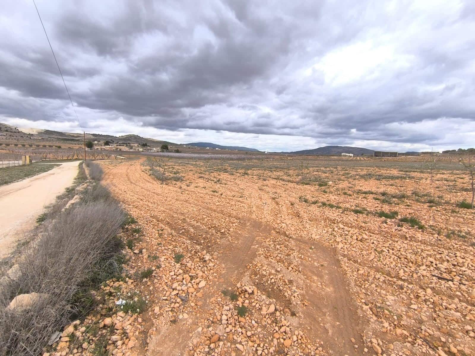 Grunde uden byggetilladelser til salg i Raspay - € 44.500 (Ref: 8947028)