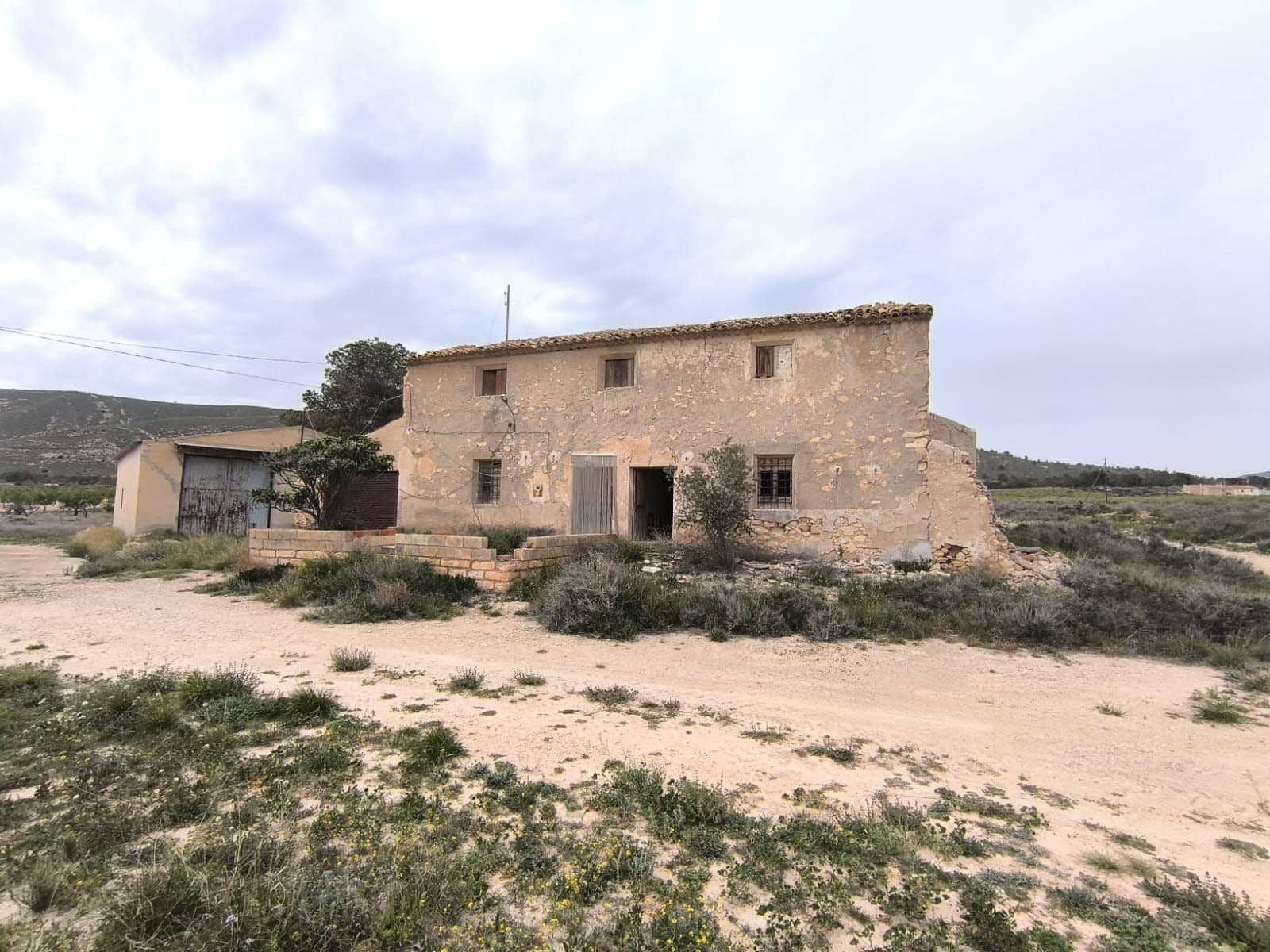 8 soveværelse Finca/Landehus til salg i Jumilla med garage - € 64.990 (Ref: 8947035)