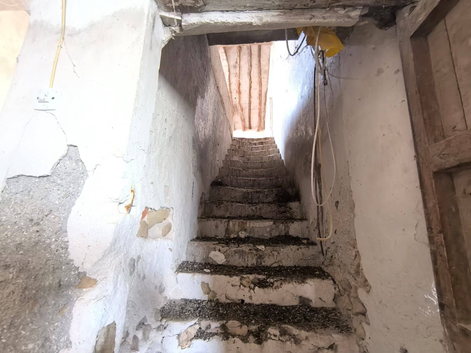 8 bedroom Finca/Country House for sale in Jumilla with garage - € 64,990 (Ref: 8947035)