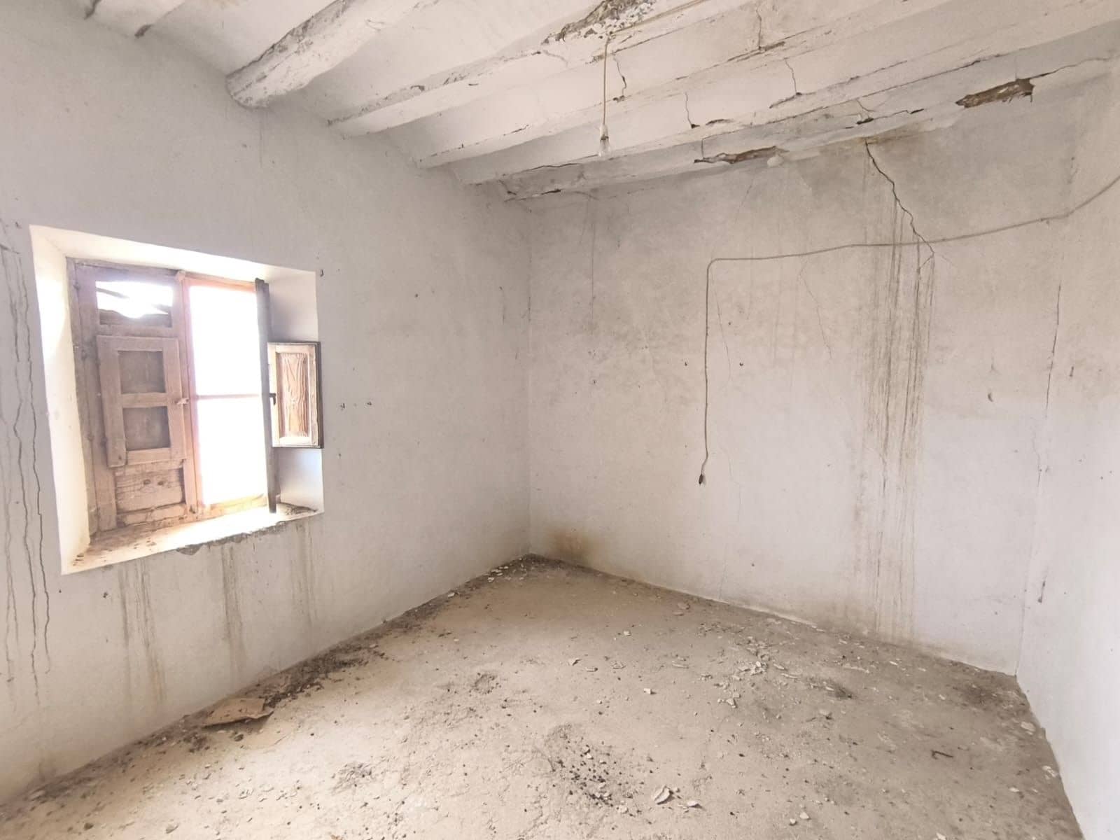 8 bedroom Finca/Country House for sale in Jumilla with garage - € 64,990 (Ref: 8947035)