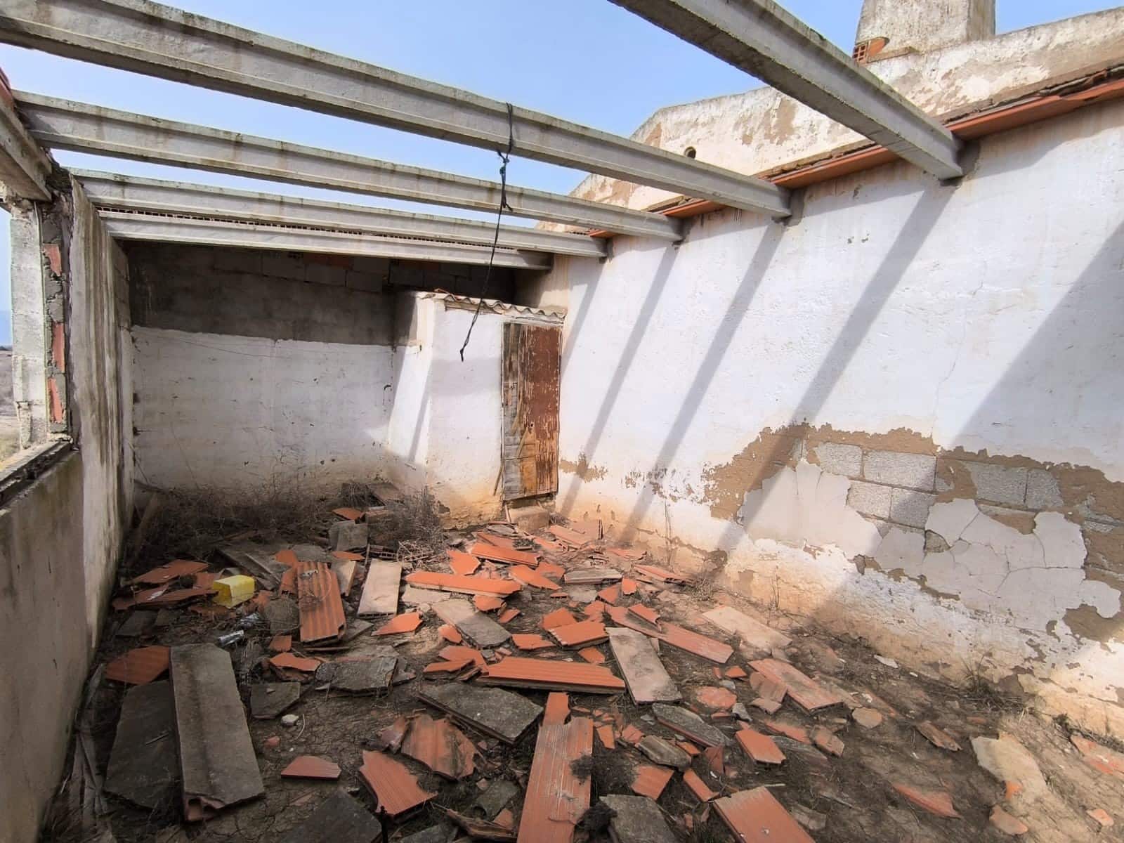 2 soveværelse Finca/Landehus til salg i Villena med swimmingpool - € 62.995 (Ref: 8947038)