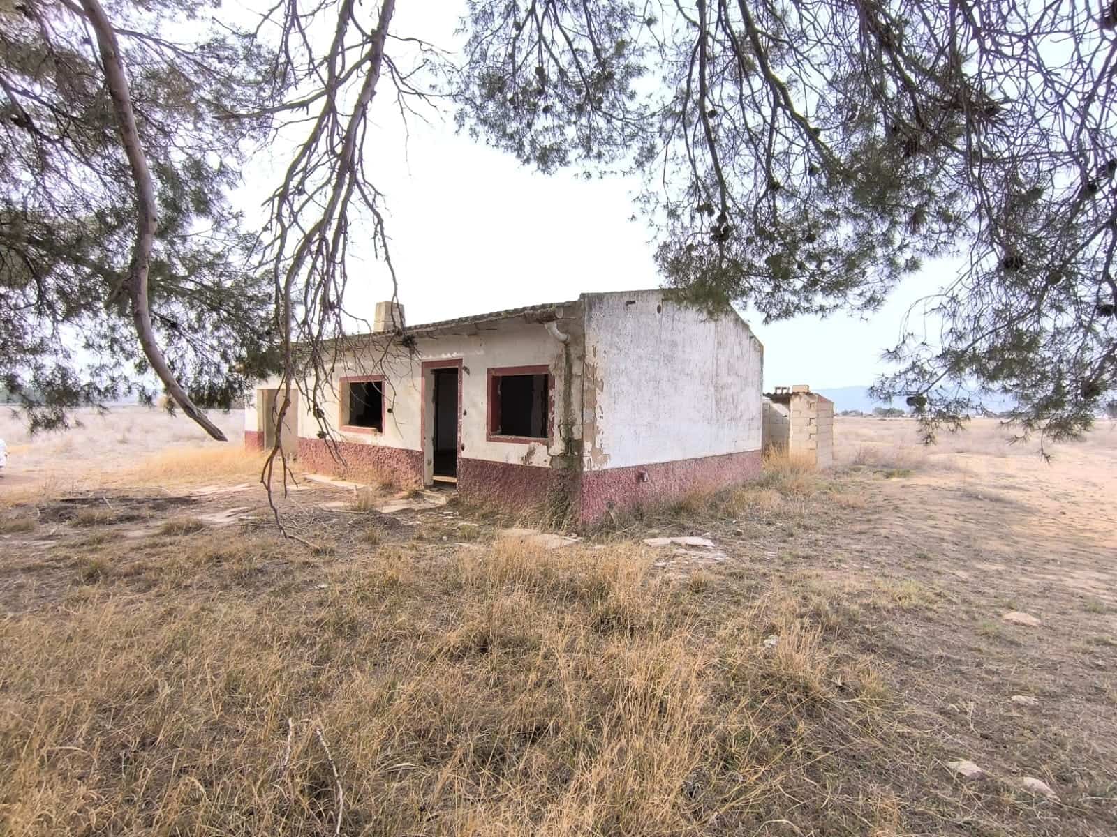 2 soveværelse Finca/Landehus til salg i Villena med swimmingpool - € 62.995 (Ref: 8947038)