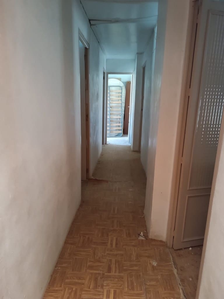 6 bedroom Finca/Country House for sale in Yecla - € 79,000 (Ref: 8951202)