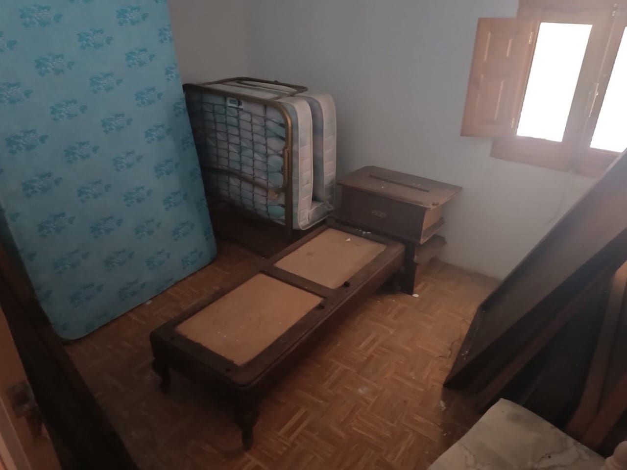 6 bedroom Finca/Country House for sale in Yecla - € 79,000 (Ref: 8951202)